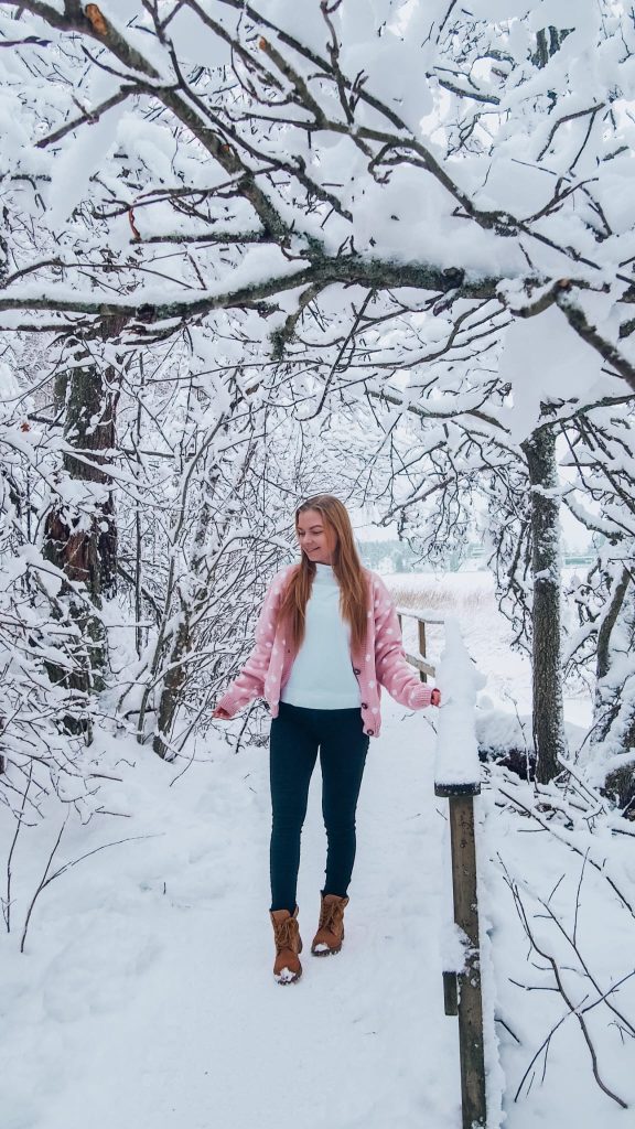 Exploring snowy Finland – me enjoying a winter wonderland with fresh snow and peaceful scenery.