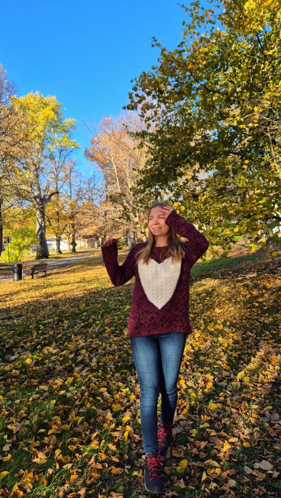 What to wear in Finland in autumn: warm sweater for crisp days.