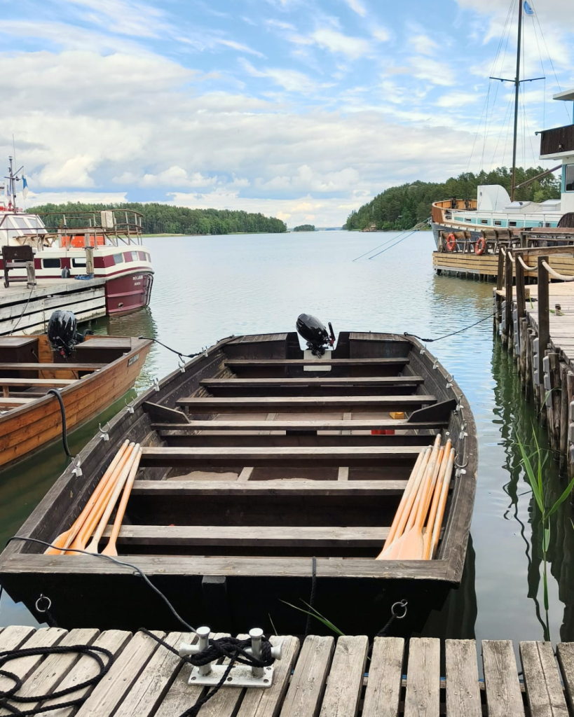 Historic wooden boat on the waterfront at Herrankukkaro.